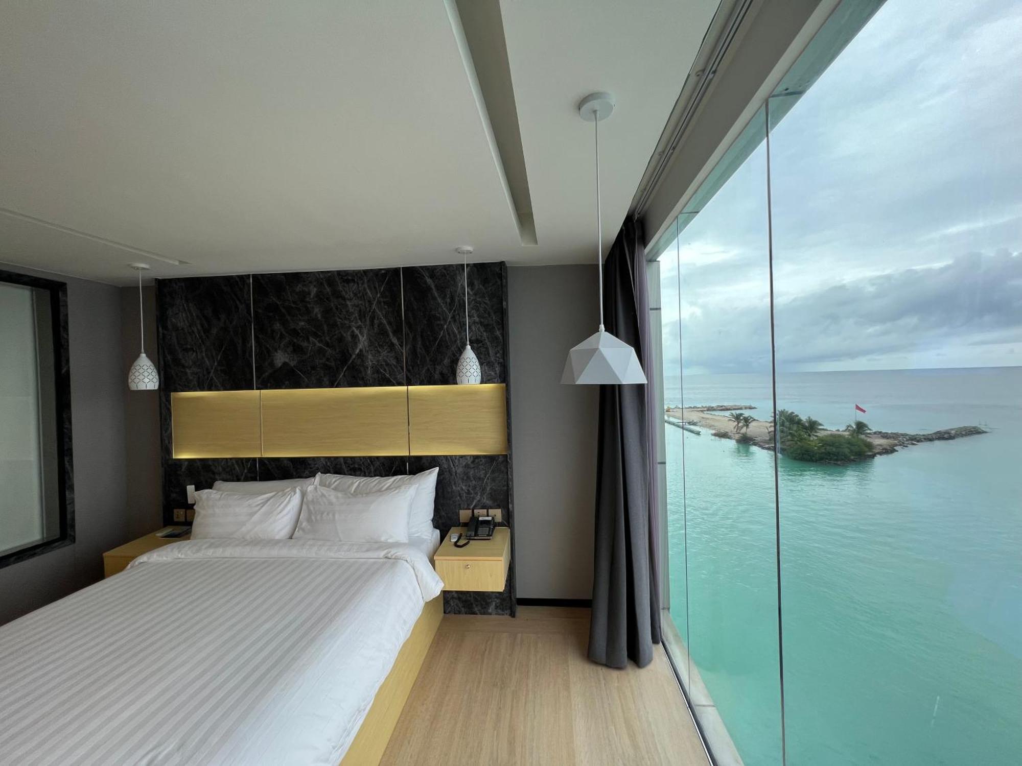 Swarn By Hawks Hotels Kamadhoo Exterior photo