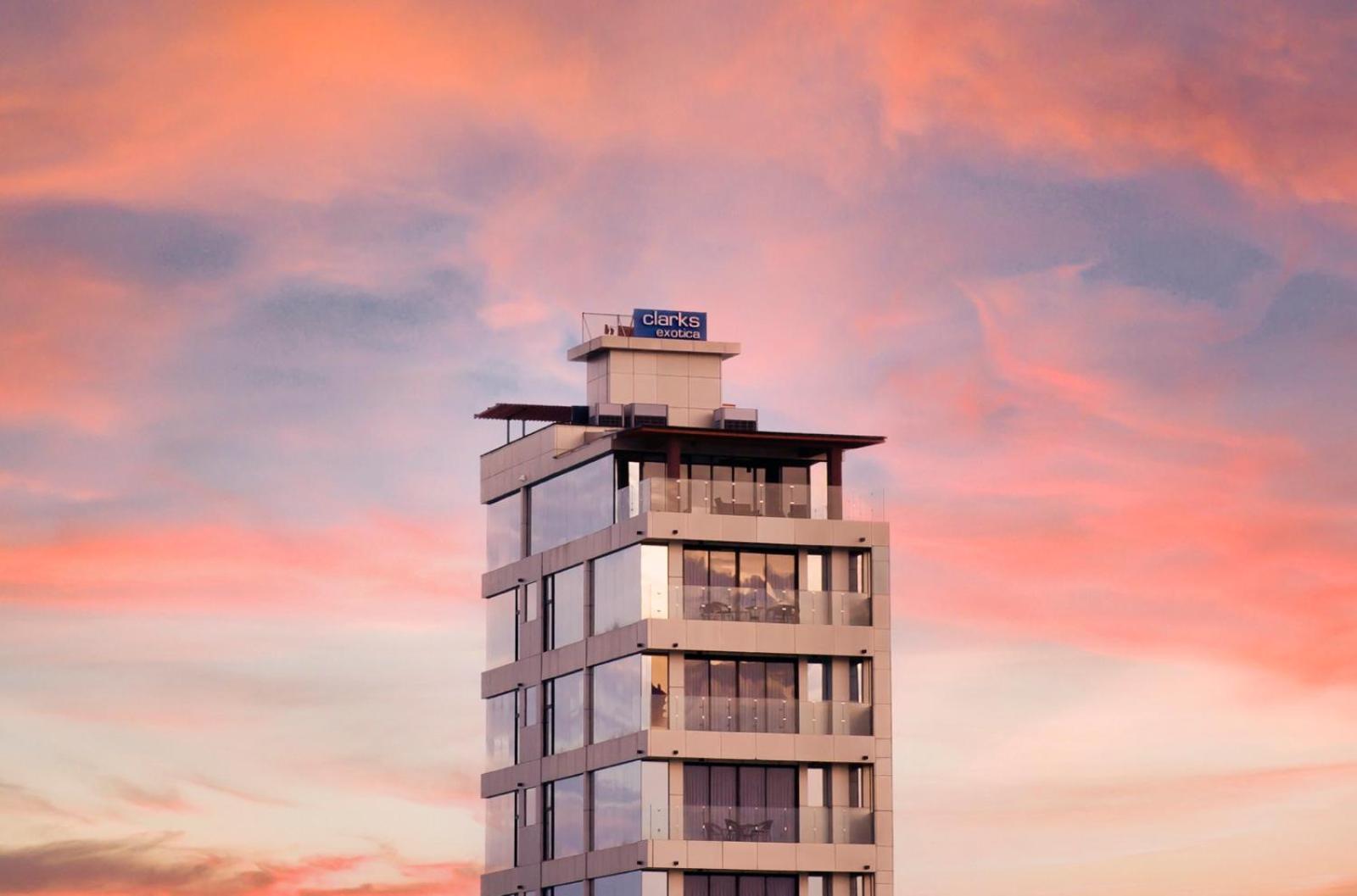 Swarn By Hawks Hotels Kamadhoo Exterior photo